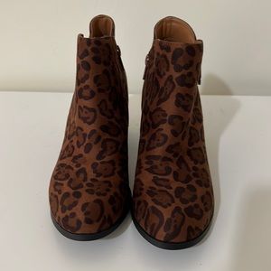 STYLE & CO
Masrinaa Ankle Booties, Size 5.5